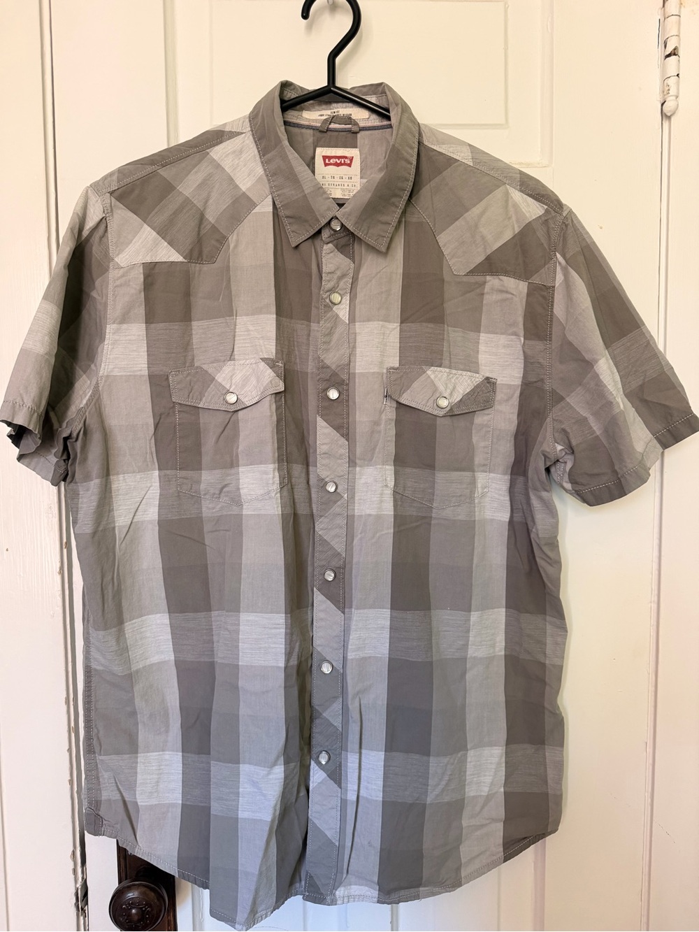 Levi's Gray and White Plaid Short-Sleeve Button-Down Shirt